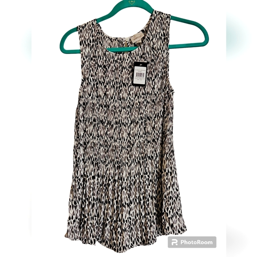 Avenue NWT Sleeveless  14/16